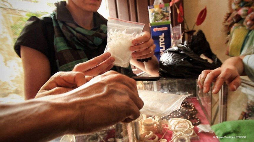 Stroop rhino horn shaving for sale in Hanoi
